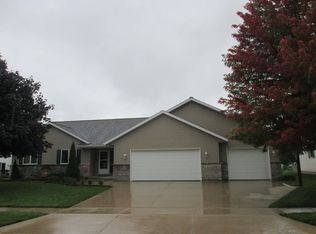 4321 Greenfield Ln, Manitowoc, WI 54220