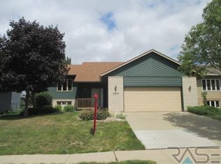 4908 E 36th St, Sioux Falls, SD 57110