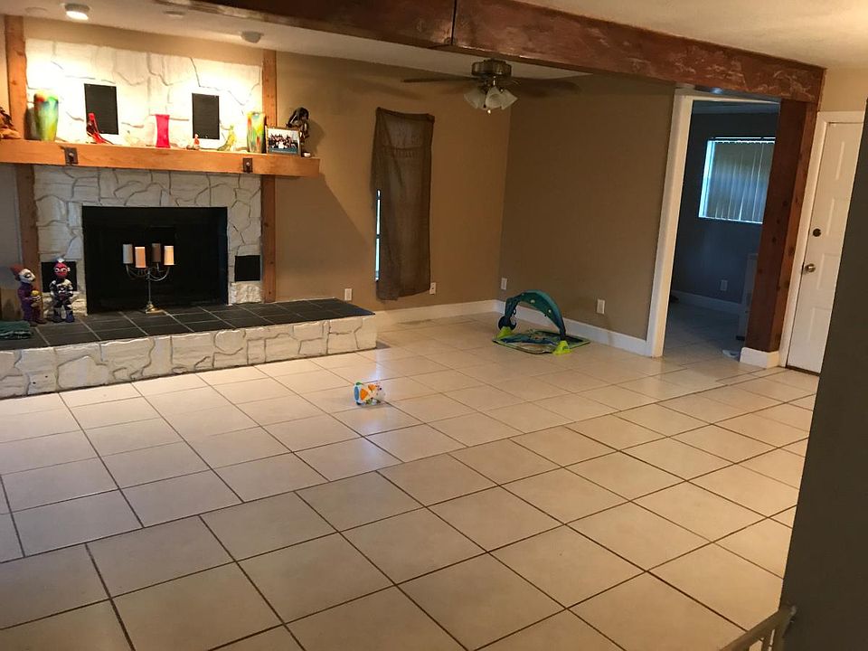 2nd image of 2552 Stratford Dr