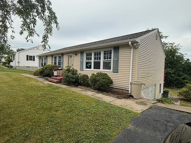 12 Sunrise Dr — Photo 1