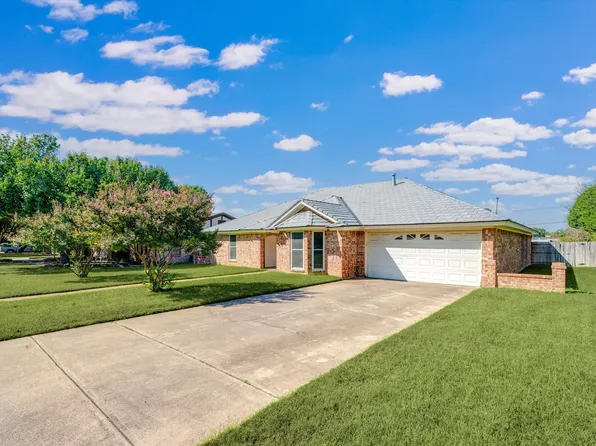 600 W Louella Dr, Hurst, TX 76054