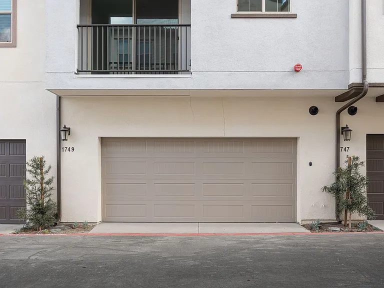 1749 Laurelwood Way — Photo 16