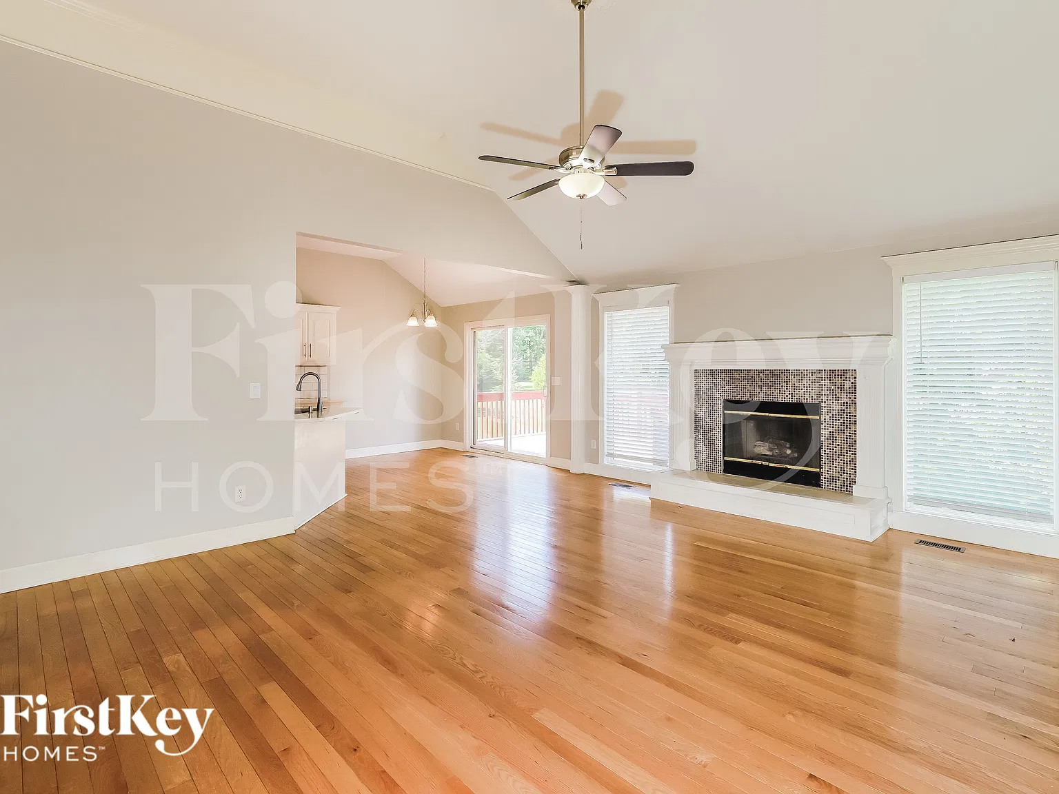 4 bed, 3.0 bath, 2560 sqft, $2,885 — Photo 3