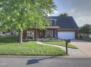1614 W Aylor St, Webb City, MO 64870