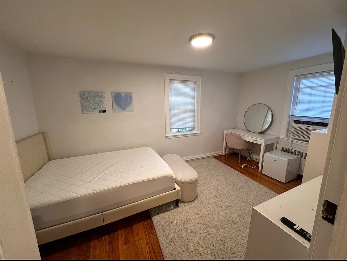 282 Foster St — Photo 3