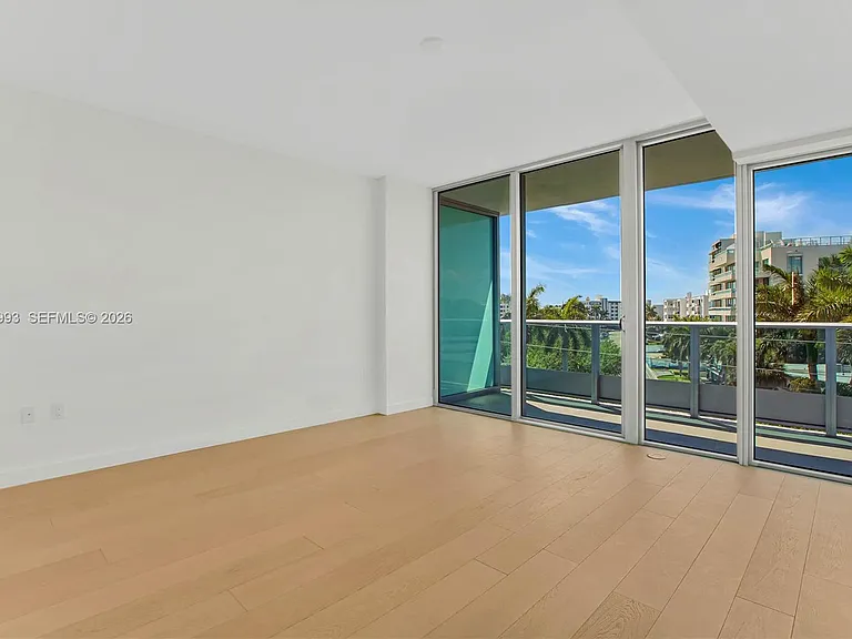 9221 E Bay Harbor Dr #512 — Photo 17