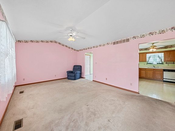 3rd image of 1215 Unity Cir