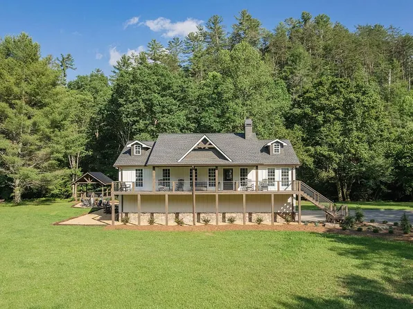 110 Creek Side Ln, Mineral Bluff, GA 30559