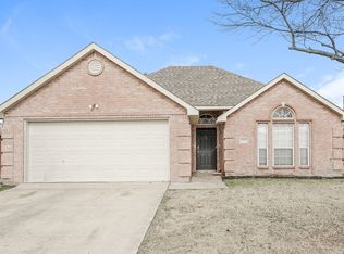 907 Alpine St, Forney, TX 75126