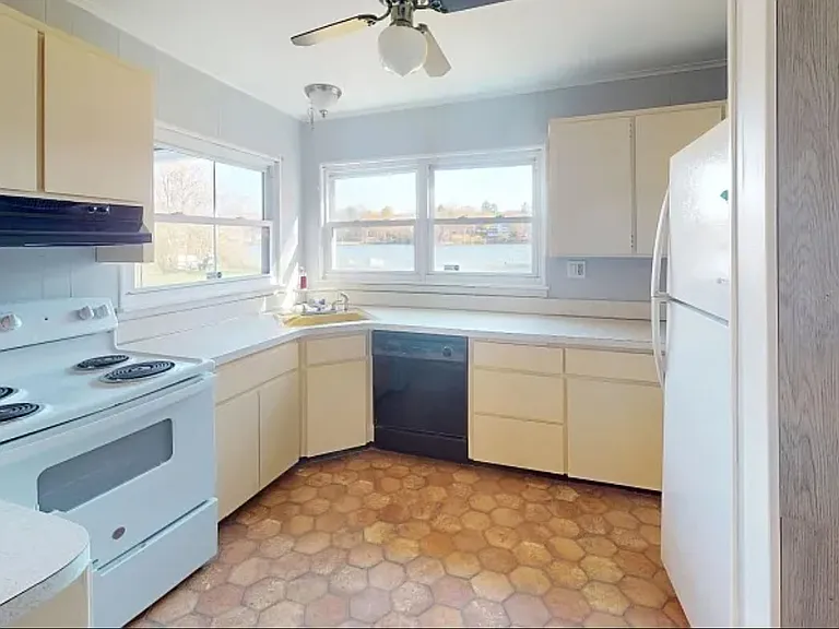 246A Lake Shr N #A — Photo 7