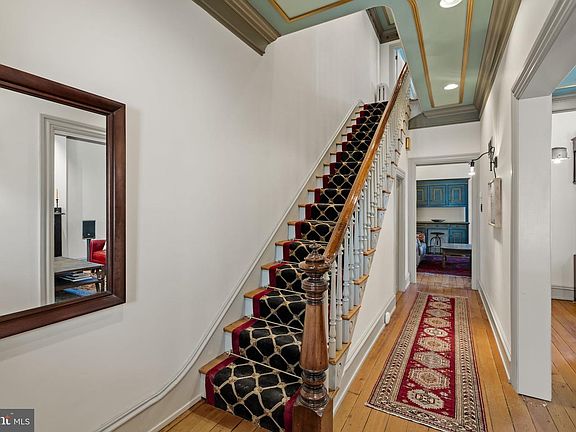 4th image of 437 W Walnut St