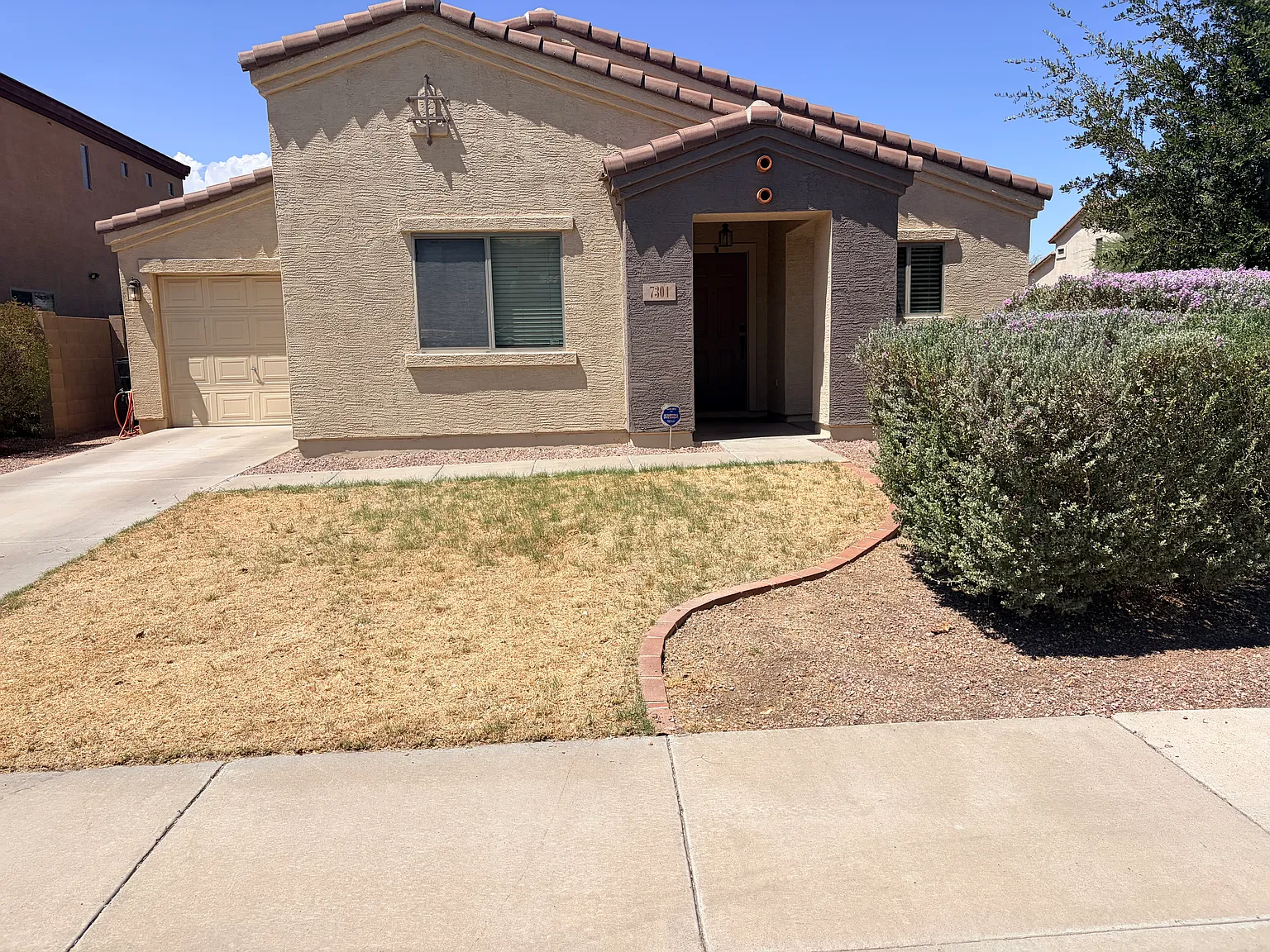 2 bed, 950 sqft, $1,550 — Photo 3