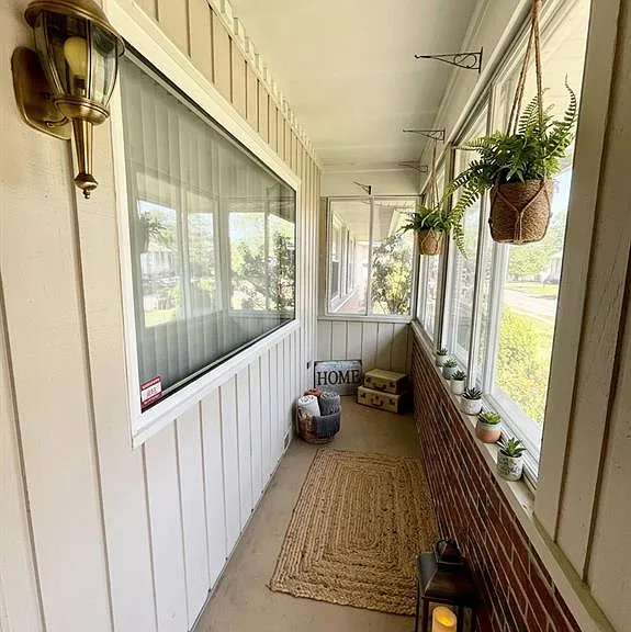 208 Harvard Dr — Photo 3