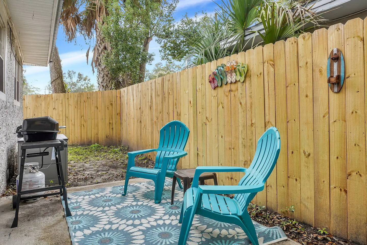 6 bed, 2400 sqft, $6,300 — Photo 3