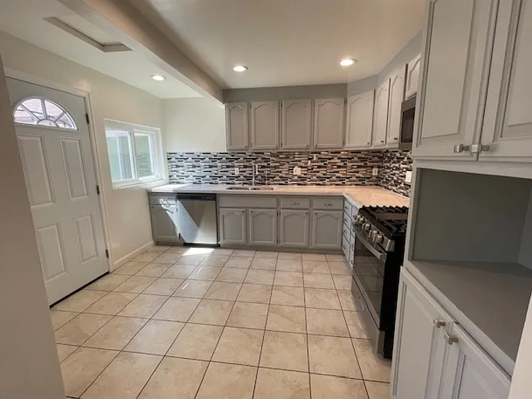 10539 Tinker Ave — Photo 16