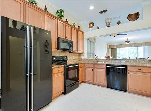 3rd image of 12798 Devonshire Lakes Cir