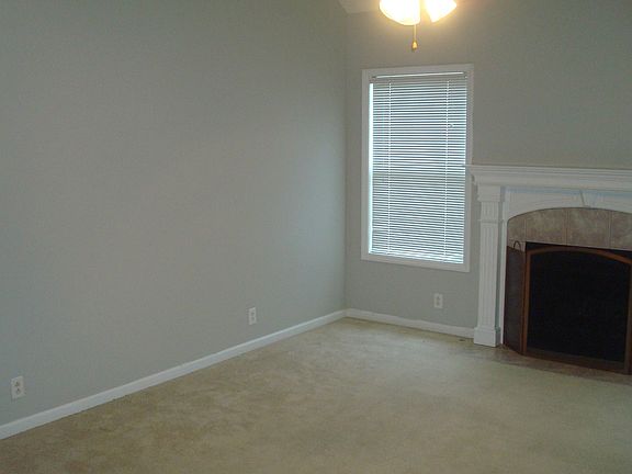 3rd image of 219 Valley Ct