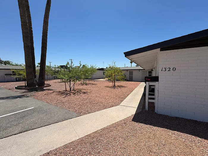 1320 N 48th Pl #3