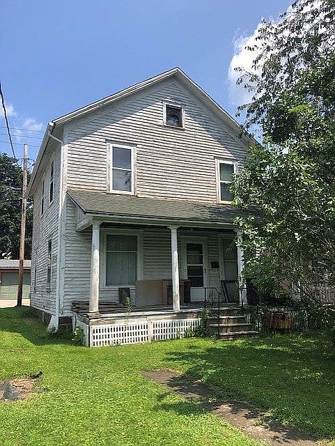 1st image of 121 W Hemlock St