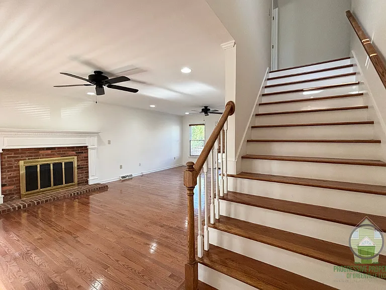 124 Oak Grove Lake Rd — Photo 2