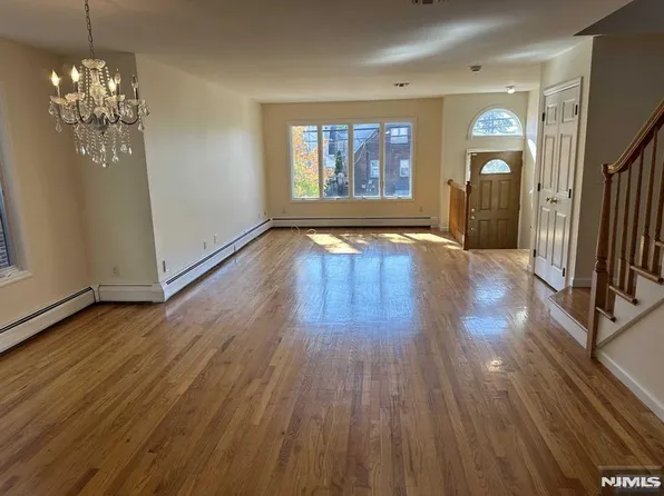 395 Washington Ave, Cliffside Park, NJ 07010