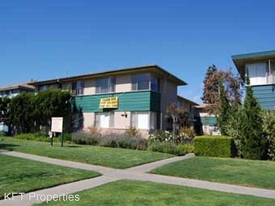 1st image of 3200 S Barrington Ave APT 2