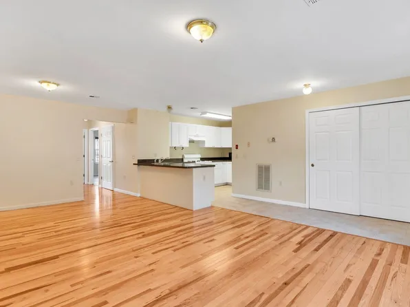 527 A Martin Luther King Jr Drive image 3 of 14