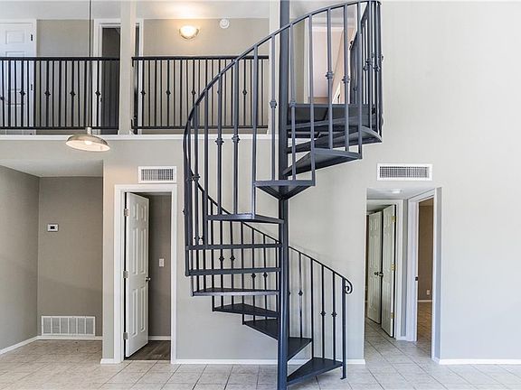 4th image of 8413 Saratoga Dr