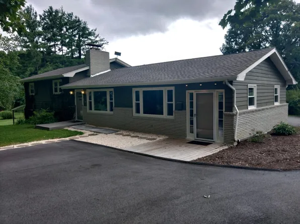 545 Meadow Dr, Bristol, VA 24201