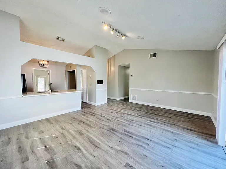 152 Summerset Dr — Photo 4