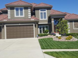 8951 Chestnut St, Lenexa, KS 66220