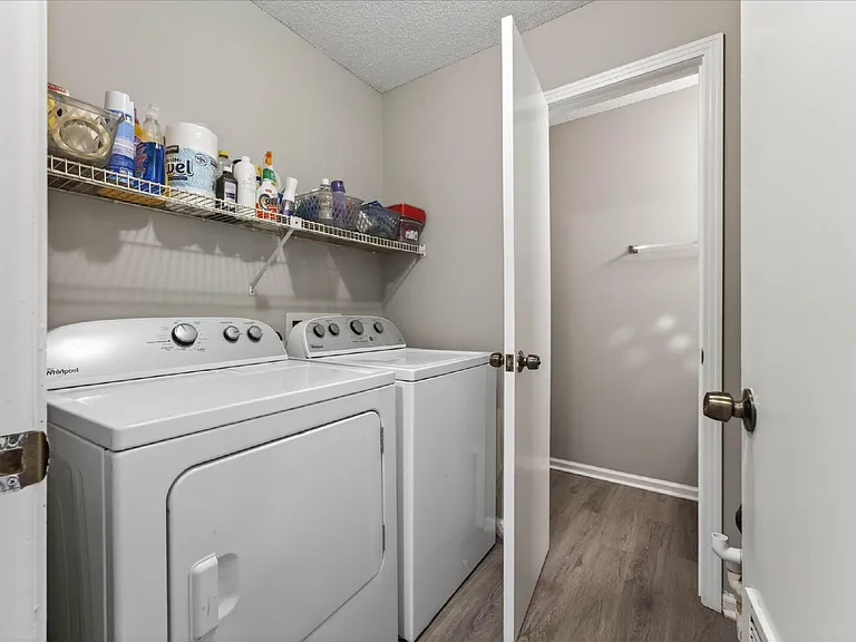 114 Cunningham Pl #B — Photo 17