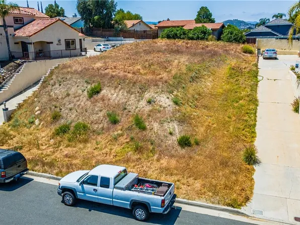 30047 Clear Water Dr, Canyon Lake, CA 92587