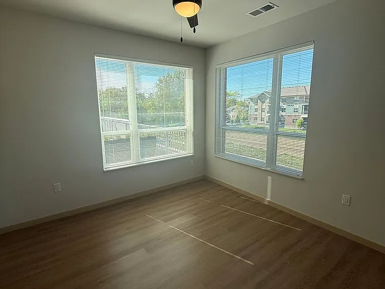 Mira Apartments — Photo 97