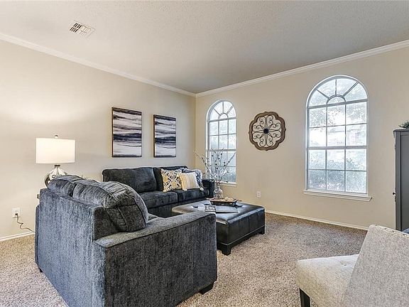 4th image of 1072 Pullman Dr