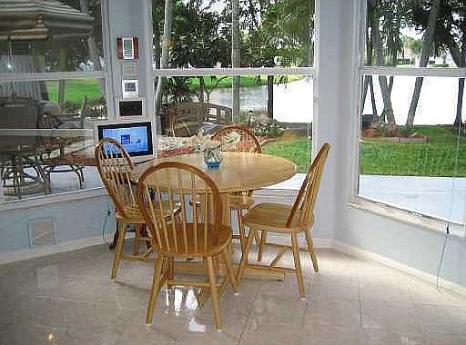 4th image of 1358 Fairfax Cir E