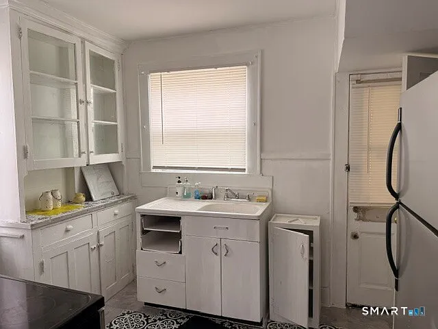 46 Vernon Pl — Photo 3