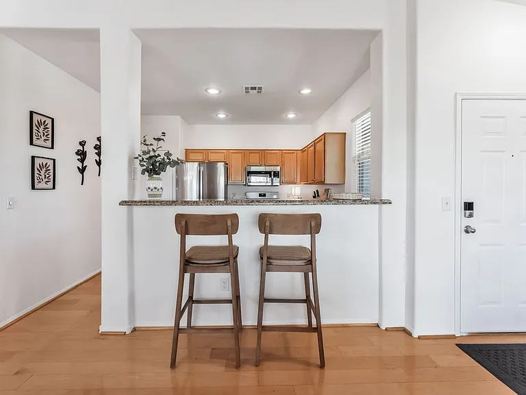 904 Duckhorn Ct #204 — Photo 16