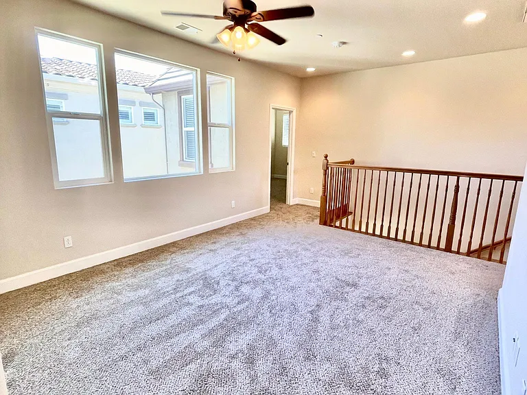 1736 Parkway Dr N — Photo 21