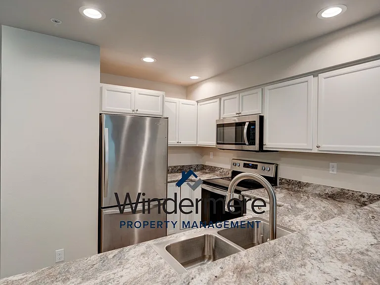 1621 SW Mulberry Pl #D102 — Photo 2