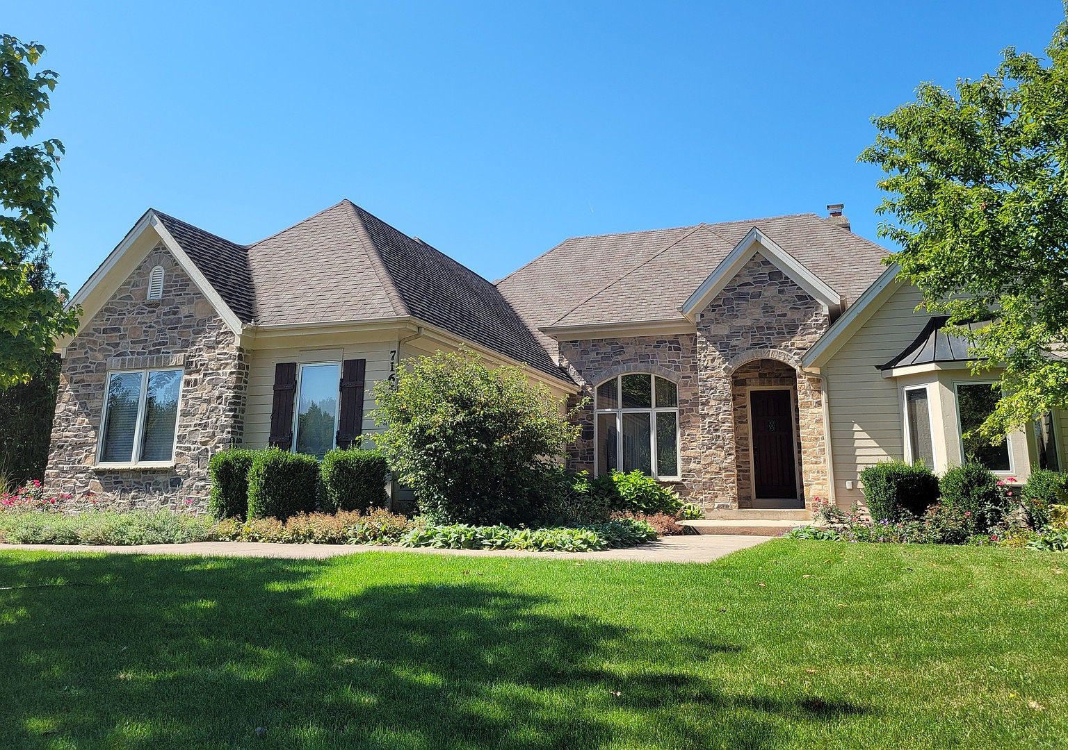 7165 Longmoor Dr, Crystal Lake, IL 60014 | Zillow