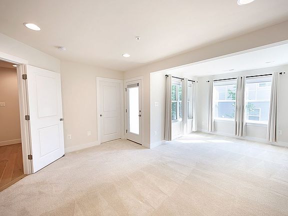 4th image of 1234 Hickory Hill Cir