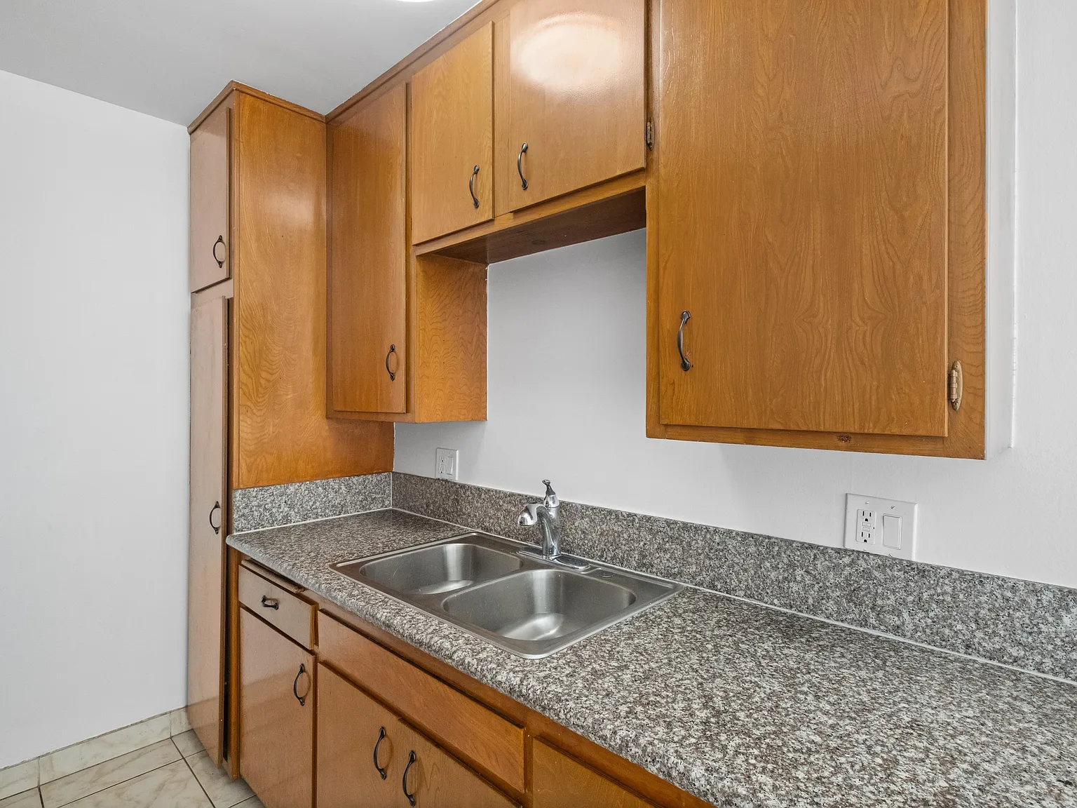 710 East 6th Street - 8 — Photo 4
