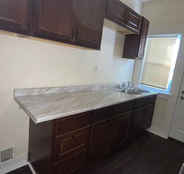 1442 E 115th St #4 — Photo 7