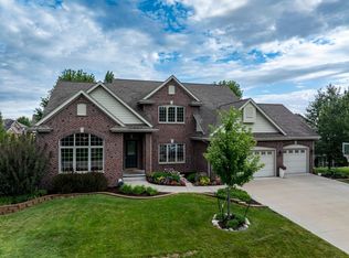 15301 Maple Dr, Urbandale, IA 50323