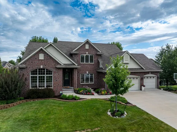 15301 Maple Dr, Urbandale, IA 50323