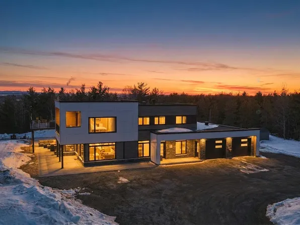 3100 Rue De Vis, Saguenay, QC G7G 3X6