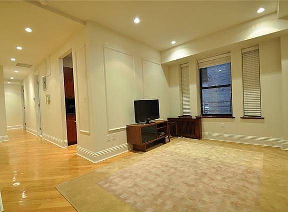 2nd image of 157 E 81st St APT 2B
