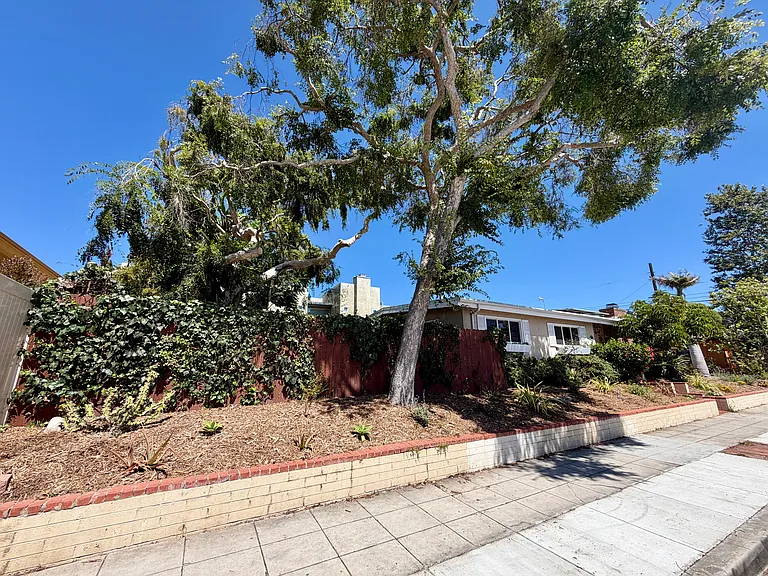 6833 Draper Ave — Photo 13