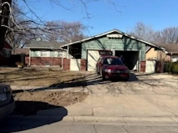 8030 E Dresden Ln, Wichita, KS 67207